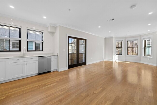 Photo - 279 Lamartine St Unit 3