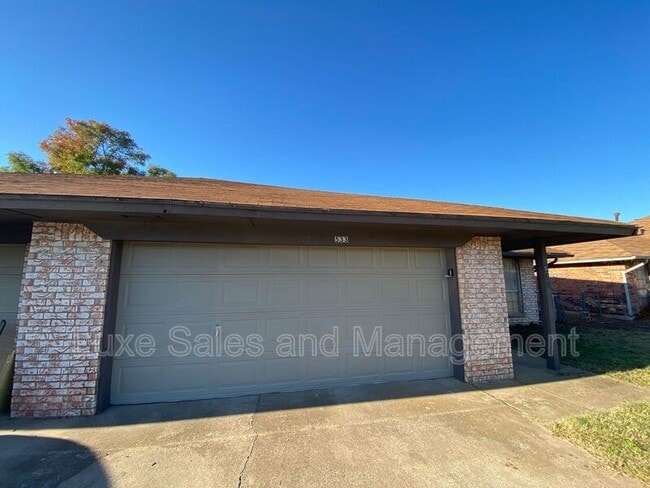 Building Photo - 533 N Davis Ave Rental
