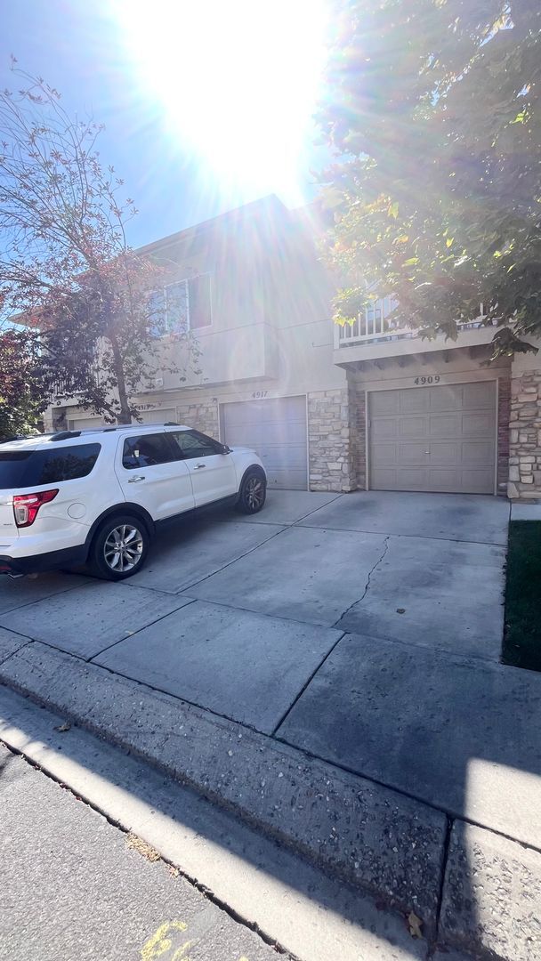 Building Photo - 3 Bedroom/2.5 Bathroom Condo in Riverton