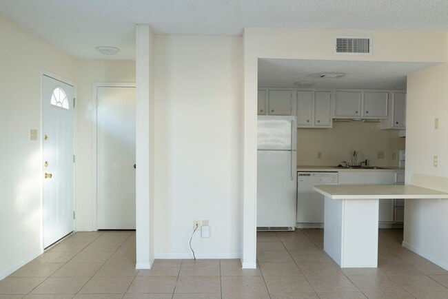 Photo - 128 Hayter St