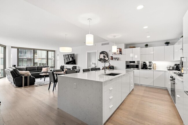 Photo - 9 Ave at Port Imperial Unidad 0910