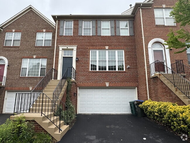 Building Photo - Your Exquisite Herndon Sanctuary Awaits Rental