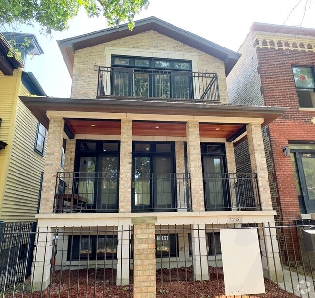 Building Photo - 1745 W Cornelia Ave Rental