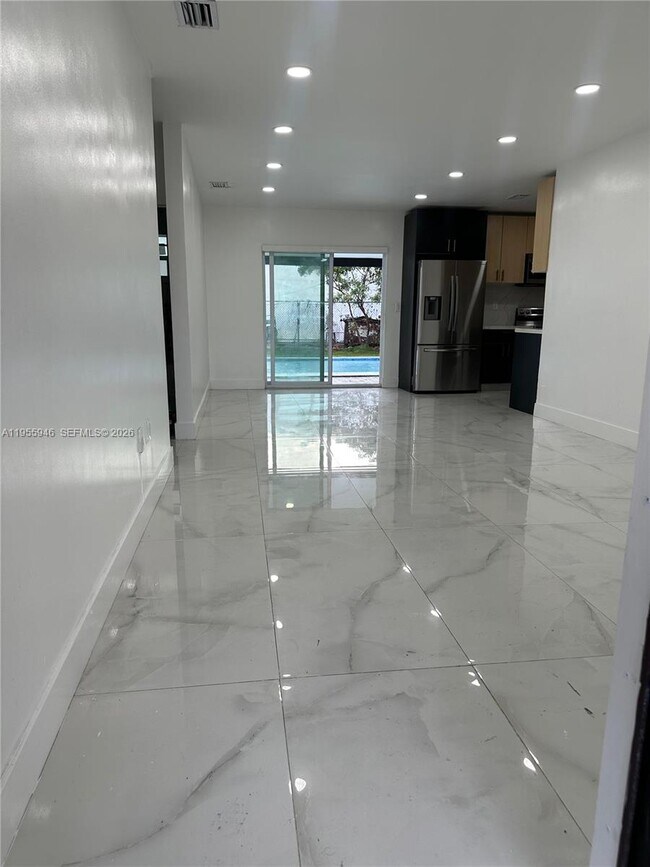 Photo - 6448 Fletcher St