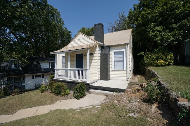 Building Photo - 1906 15th Ct N