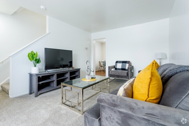 2 BR, 1 BA - 870 SF, Townhome
