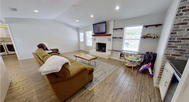 Photo - 323 Cardinal Dr