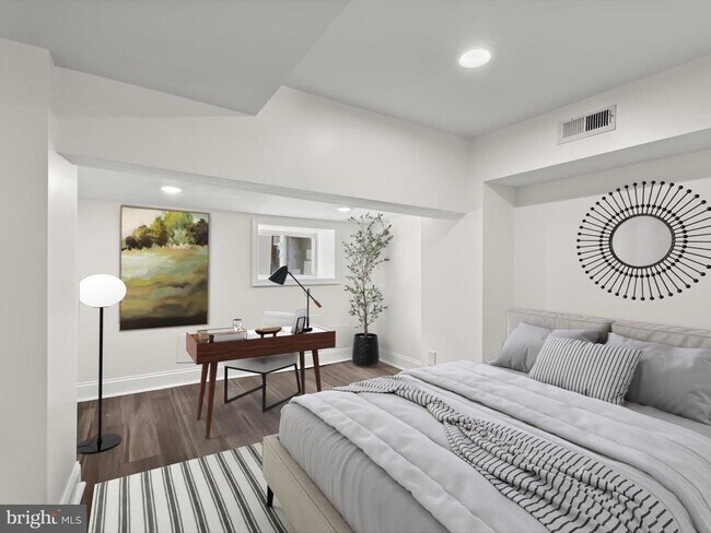 Photo - 404 N Robinson St