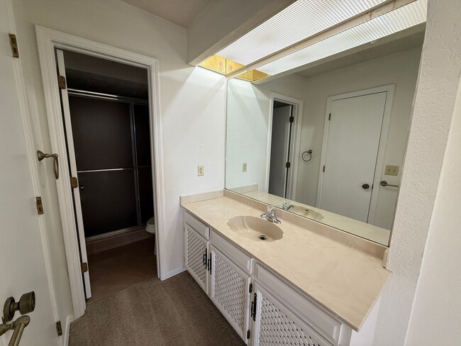 Photo - 2 bed 2 bath Duplex in with Large Living Room.