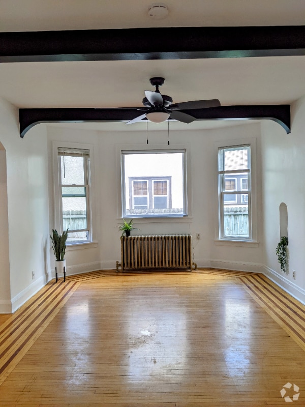 Building Photo - 1021 23rd Ave NE Rental