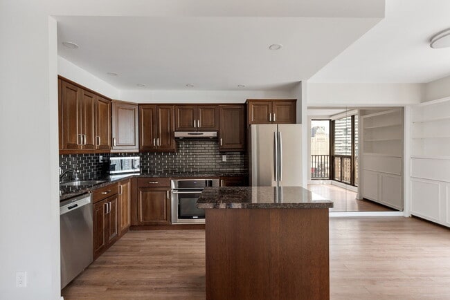 Photo - 33 Harbour Square Unit 2208