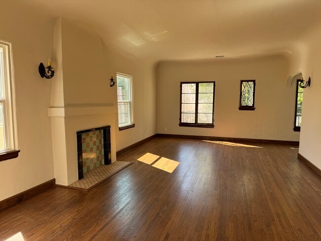 Photo - 458 N Genesee Ave Unit 458 half