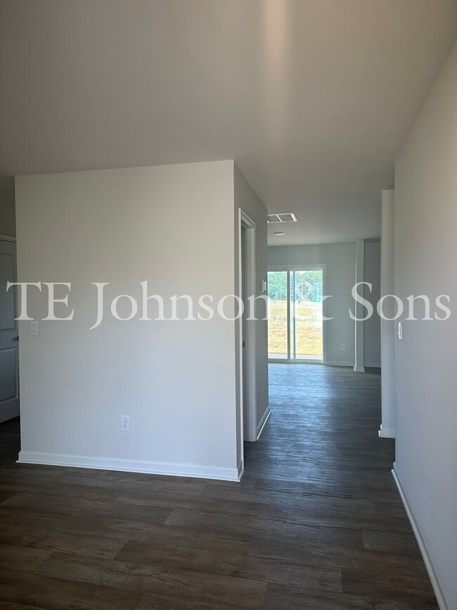 Photo - Spacious 4 Bedroom Home in Lexington – Modern Amenities and Comfort Await!