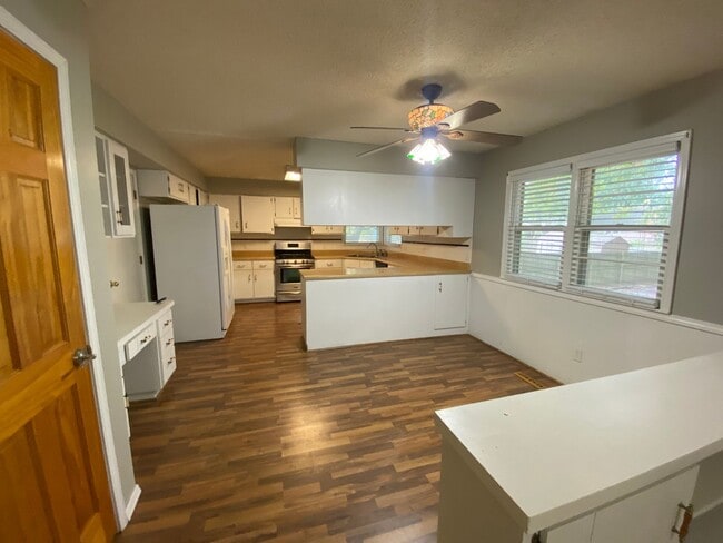 Photo - 5 Bedroom with walkout basement Available 3/16/2026