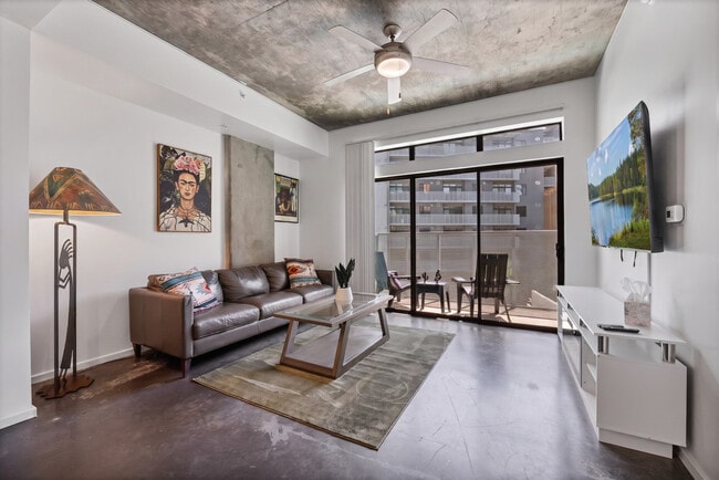 Building Photo - 333 E Roosevelt St Unit SI ID1540747P