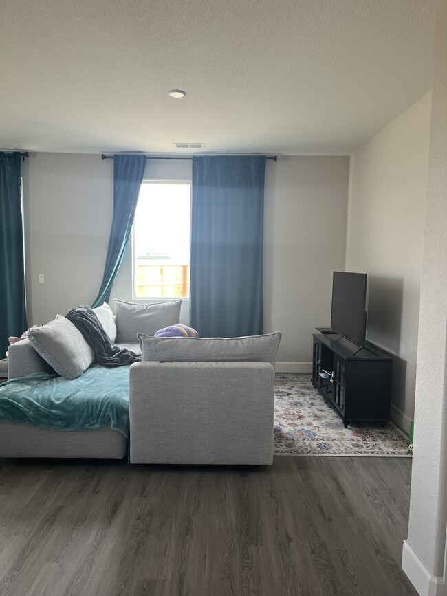 Photo - 735 Crimson Cir