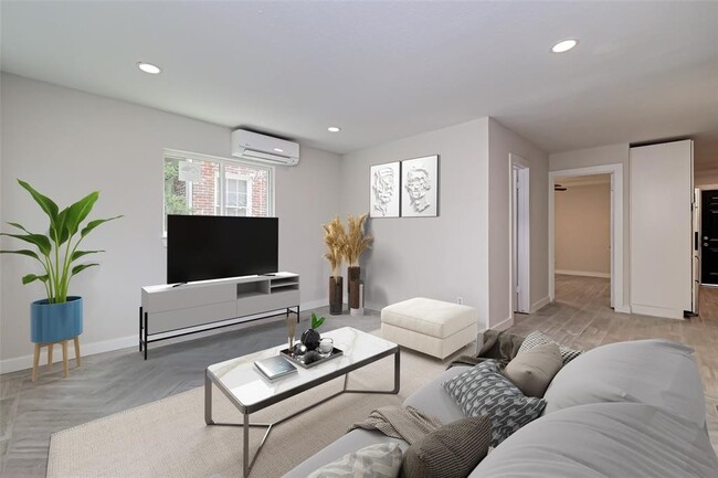 Photo - 1747 Wroxton Ct Unit 2