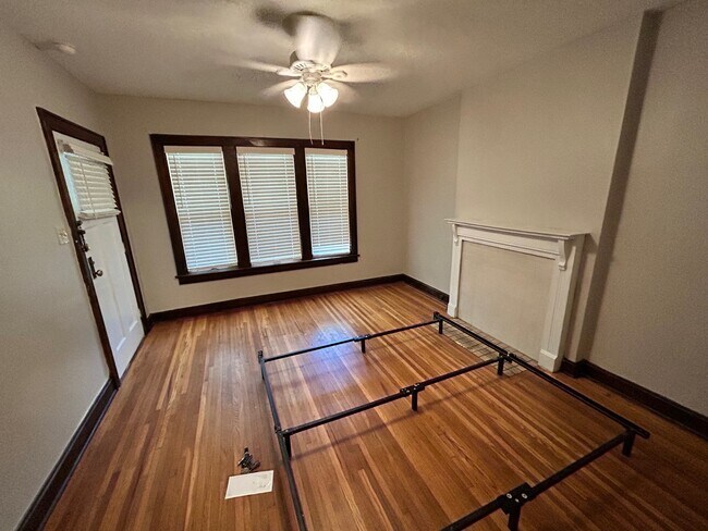 bedroom - 100 W 2nd Ave Unit 4