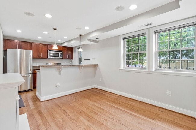 Building Photo - Great Opportunity In H St