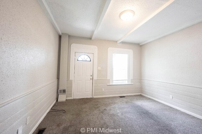 Photo - 240 N Beville Ave