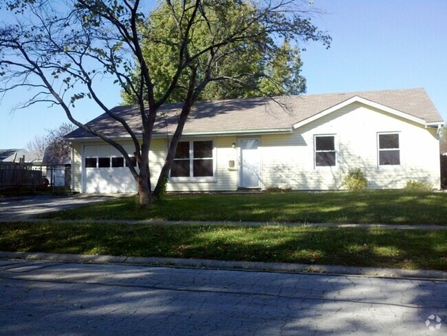 Building Photo - 2308 E Vermont Ave Rental