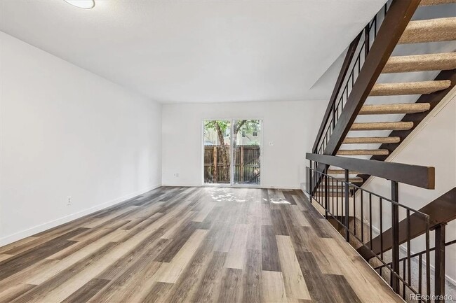 Photo - Updated spacious townhouse in prime location!