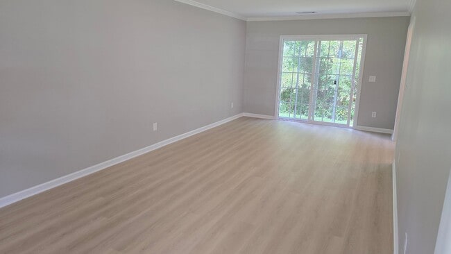 Photo - 614 Summerhill Dr