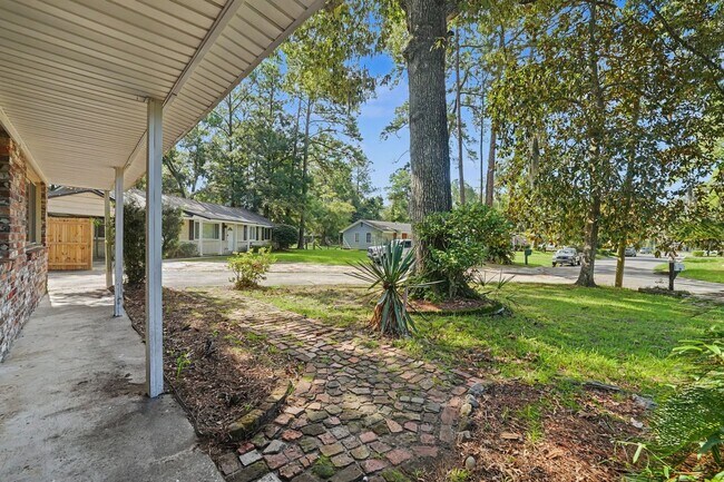 Photo - 18 Silverstone Cir