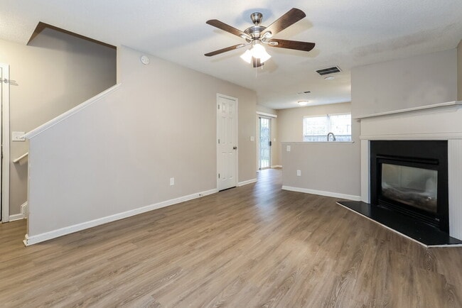 Photo - 348 Coral Cir