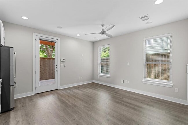 Photo - 3010 E 18th 1/2 St
