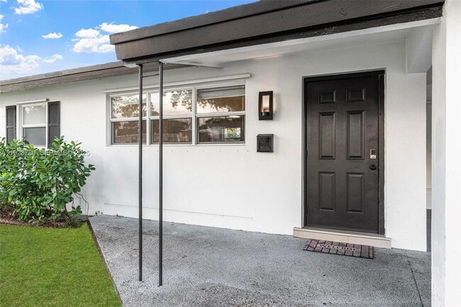 Photo - 1472 NE 62nd St