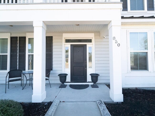 Photo - Elegant Richmond Hill Home with Screened Patio & Lagoon Views