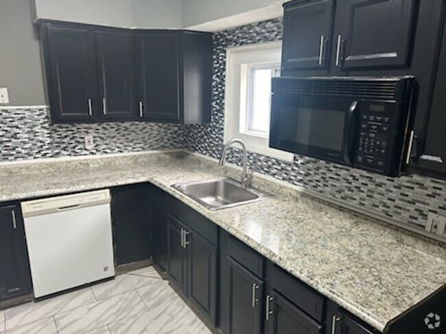Building Photo - Spacious 3 bedroom apartment for rent in B...