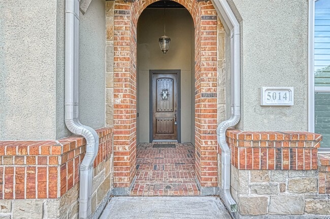 Building Photo - 5014 Fairford Dr