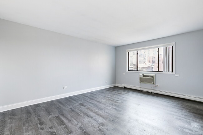 Photo - 6201 N Kenmore Ave