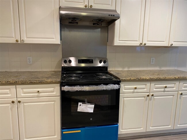 Photo - 215 W New Meadows Dr