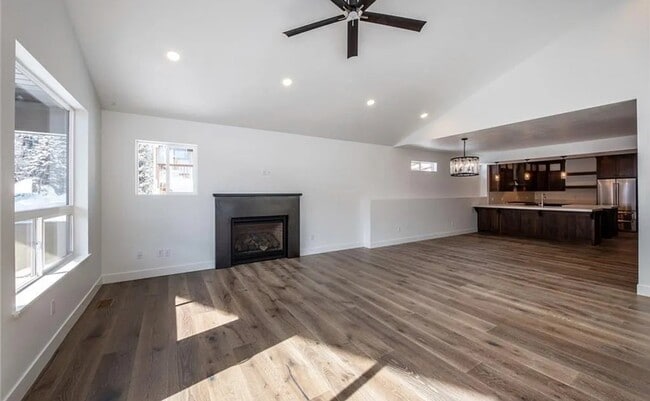 Photo - 570 Aspen Dr