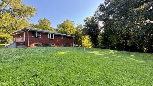 Photo - Knoxville 37914 - Updated 3 bedroom, 2 bat...