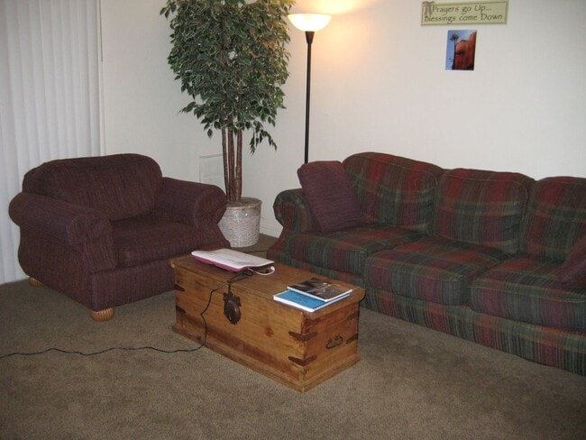 Building Photo - Windsor Park 132 Unit A