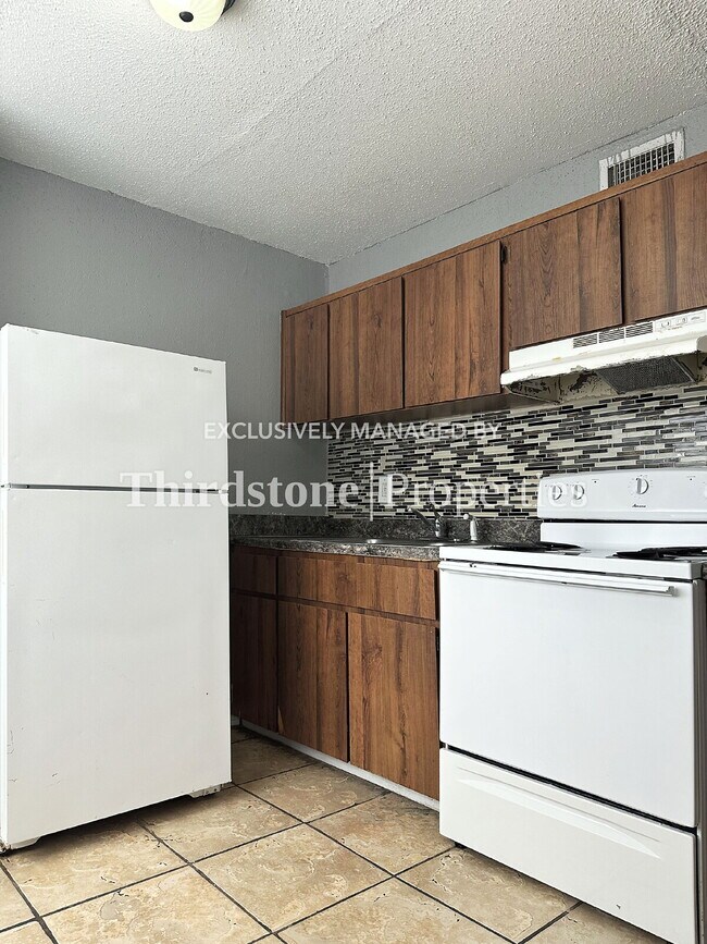 Photo - 1819 W 6th St Unit 4