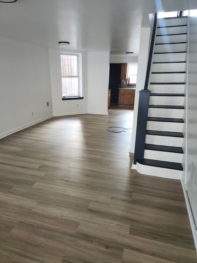 Building Photo - 2048 S Alden St