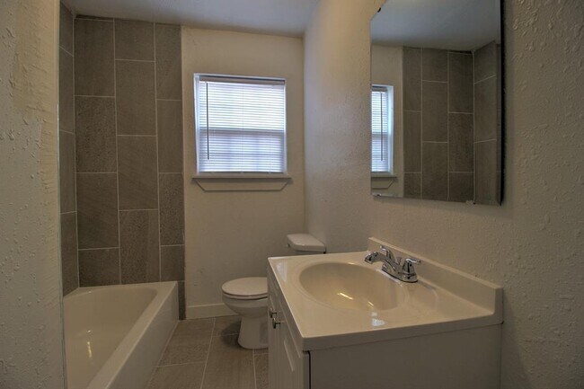 Photo - 1004 NE 19th St