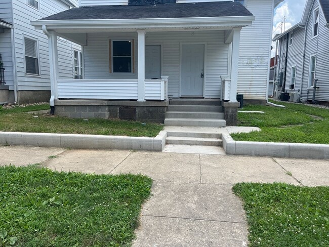 Building Photo - 113 W College St Unit 2