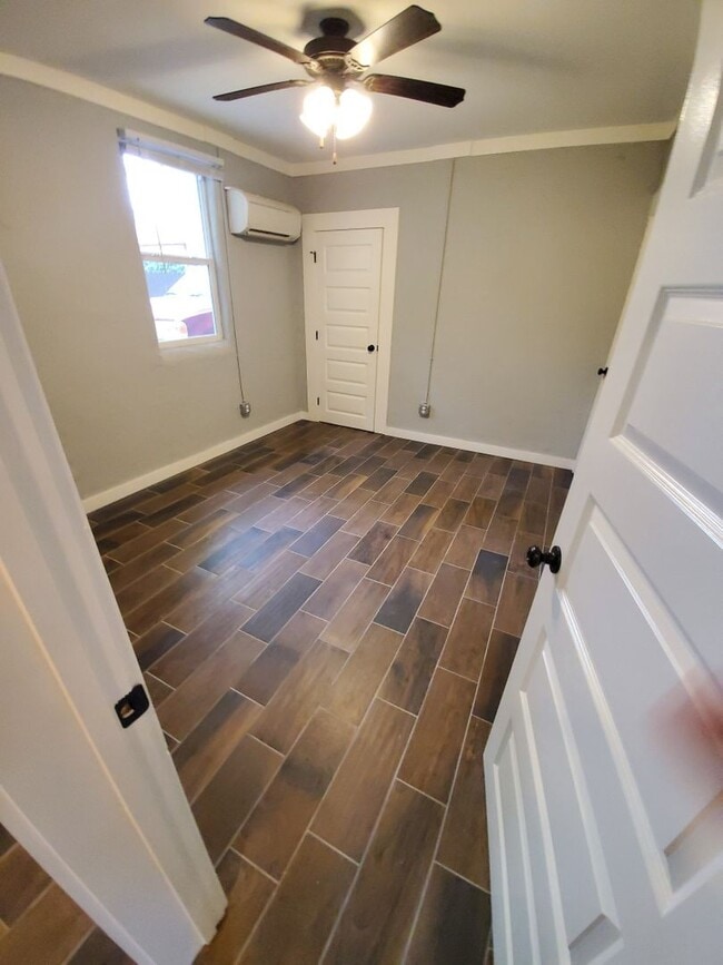 Photo - 115 W Drake Ave Unit B