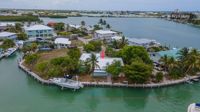 Photo - 470 122nd St