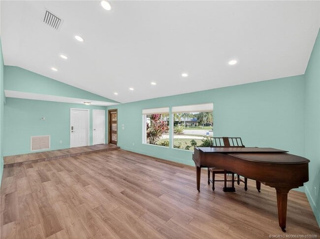 Photo - 3055 SE Glasgow Dr