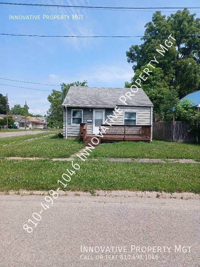 Photo - 2758 Brown St House