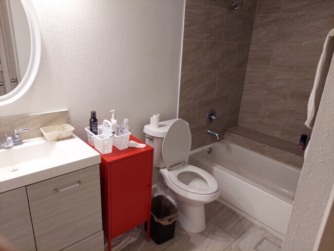 Photo - 2824 S Bartell Dr Unidad G26
