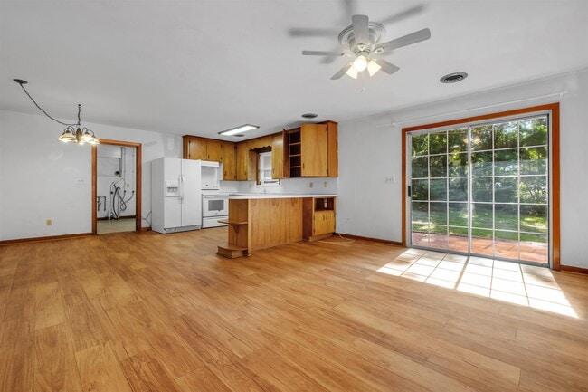 Photo - 123 Columbia Dr