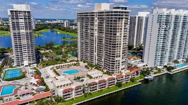 Building Photo - 20191 E Country Club Dr Unit 510 Rental